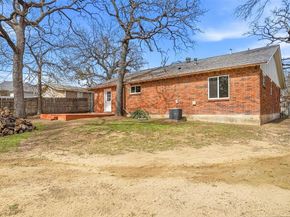 208  Shoreline Drive , Azle Texas 76020