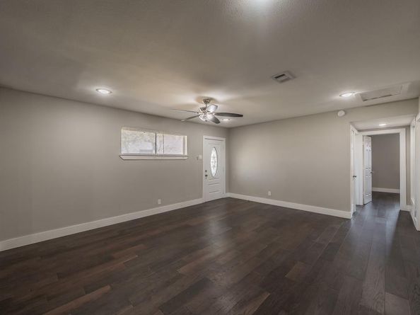 2204  Dunloe Avenue , Dallas Texas 75228