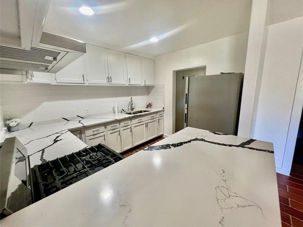 2212  Barlow Avenue , Dallas Texas 75224