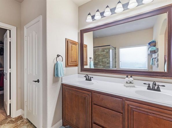 724  Marietta Lane , Aubrey Texas 76227