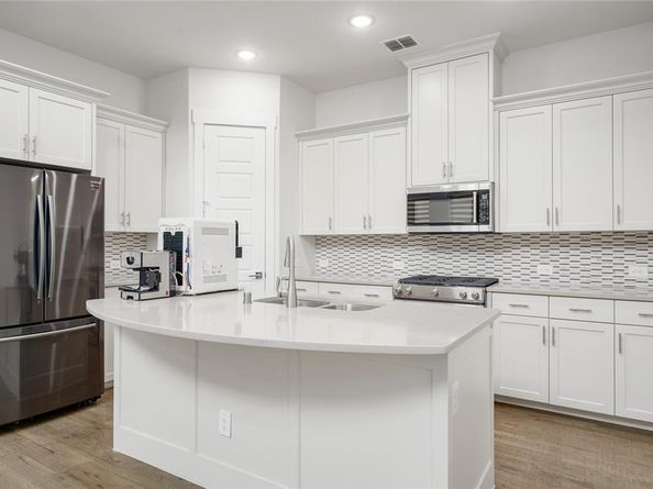 8331  Nunley Lane , Dallas Texas 75231