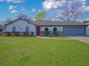 2121  Stonegate Drive N, Bedford Texas 76021