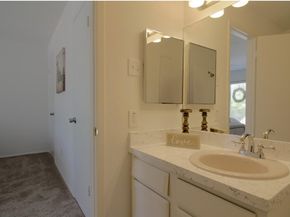 7510  Holly Hill Drive  105, Dallas Texas 75231
