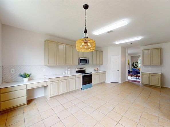 523  Zachum Drive , Arlington Texas 76002