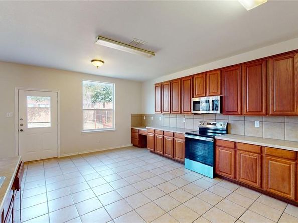 523  Zachum Drive , Arlington Texas 76002