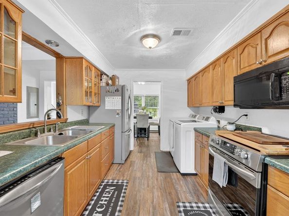 613  Trailwood Court , Garland Texas 75043