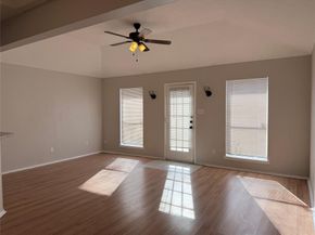 918  Gwinnett Circle , Arlington Texas 76017