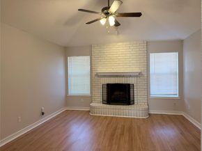 918  Gwinnett Circle , Arlington Texas 76017