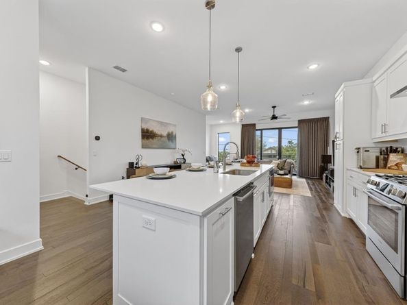 737 N Zang Boulevard  102, Dallas Texas 75208