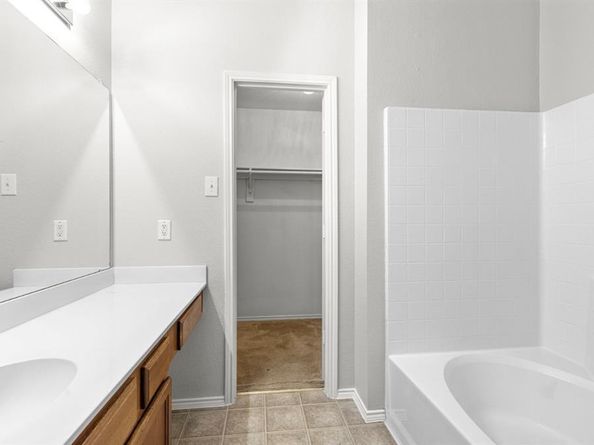 3521  Apple Valley Way , Dallas Texas 75227