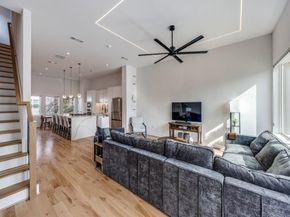 929  Bayonne Street , Dallas Texas 75212