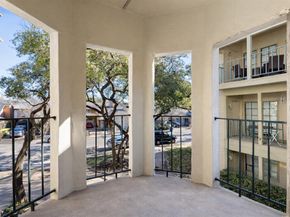 3105  San Jacinto Street  208, Dallas Texas 75204