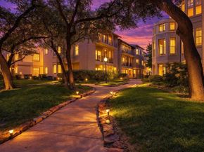 3105  San Jacinto Street  208, Dallas Texas 75204