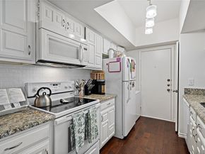 3105  San Jacinto Street  208, Dallas Texas 75204