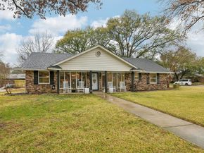 17  Lincolnshire Circle , Bedford Texas 76021