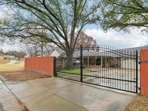 17  Lincolnshire Circle , Bedford Texas 76021