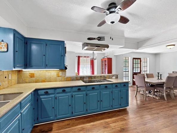 277  Creekwood Drive , Lancaster Texas 75146