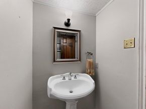 277  Creekwood Drive , Lancaster Texas 75146