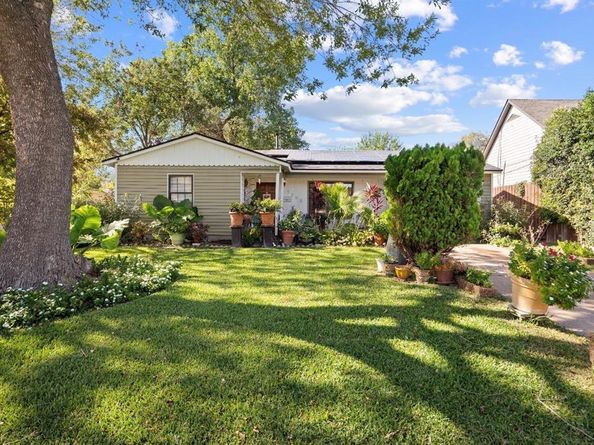 1255  Olden Street , Dallas Texas 75211