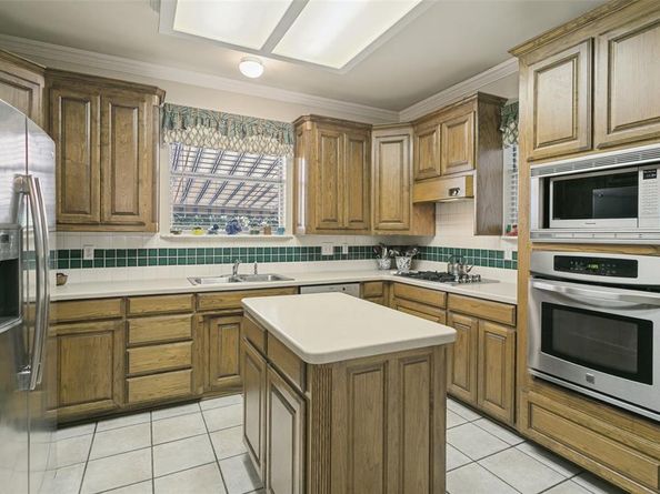 1814  Woodridge Drive , Arlington Texas 76013