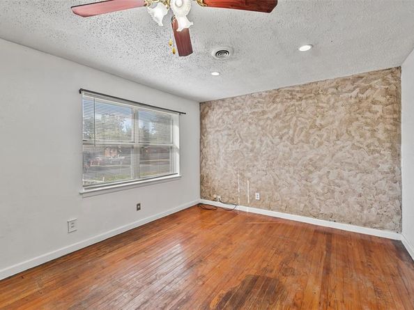 1017 E Spurgeon Street , Fort Worth Texas 76115