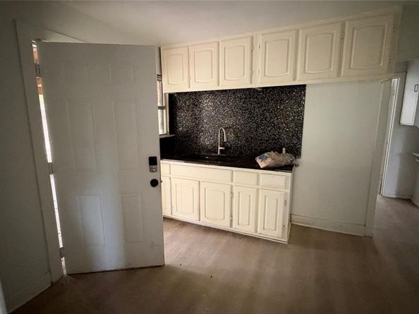 1434  Carson Street , Dallas Texas 75216