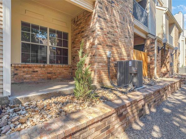 5325  Bent Tree Forest Drive  1104, Dallas Texas 75248