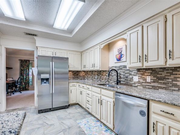 4111  Three Oaks Drive , Arlington Texas 76016