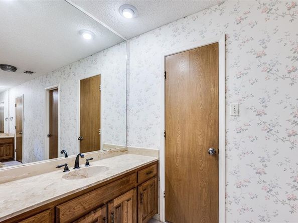 4111  Three Oaks Drive , Arlington Texas 76016