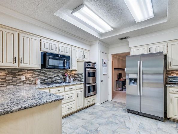 4111  Three Oaks Drive , Arlington Texas 76016