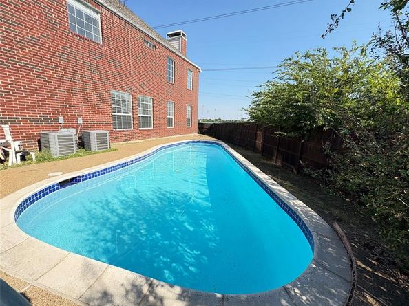 401 E Poplar Lane , Irving Texas 75063