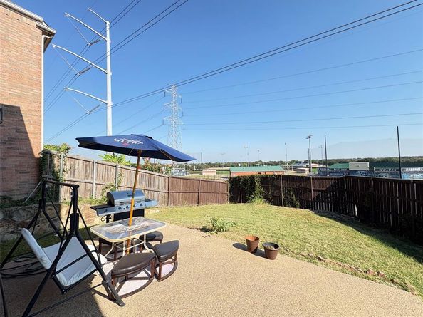 401 E Poplar Lane , Irving Texas 75063