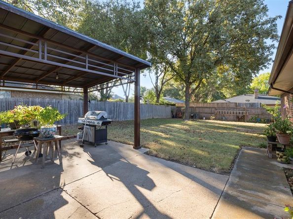 710  Waynelee Drive , Lancaster Texas 75146