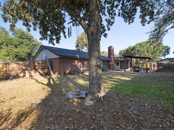 710  Waynelee Drive , Lancaster Texas 75146