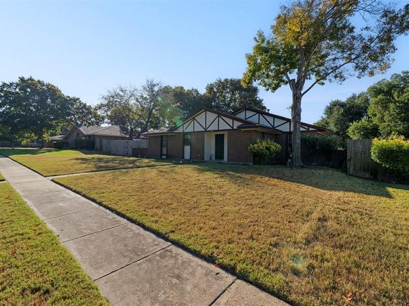 710  Waynelee Drive , Lancaster Texas 75146