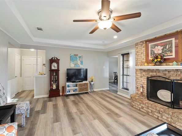 710  Waynelee Drive , Lancaster Texas 75146