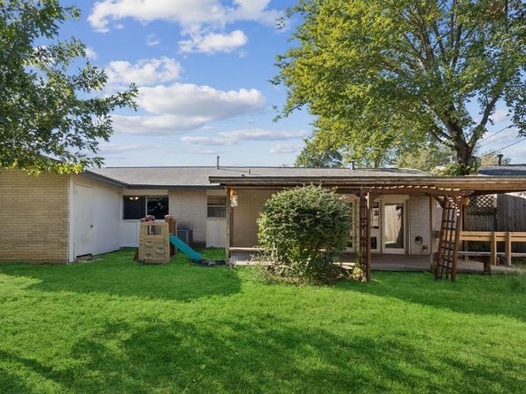 3209  Seaside Street , Irving Texas 75062