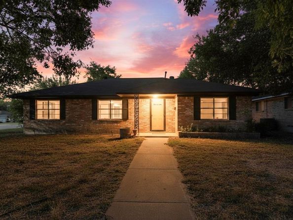 702  Rea Avenue , Lancaster Texas 75146