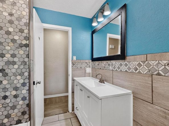 702  Rea Avenue , Lancaster Texas 75146