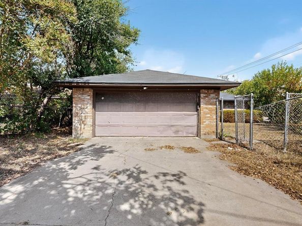 702  Rea Avenue , Lancaster Texas 75146