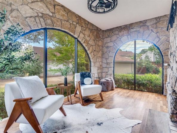 1112 S Canterbury Court , Dallas Texas 75208
