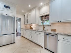 1112 S Canterbury Court , Dallas Texas 75208