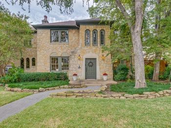 1112 S Canterbury Court 