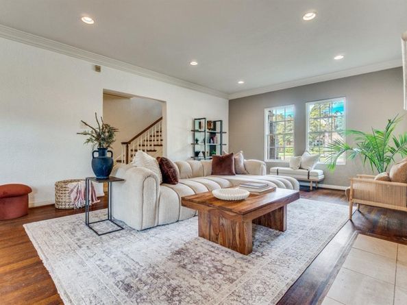 1112 S Canterbury Court , Dallas Texas 75208