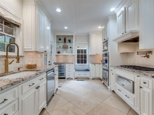 1112 S Canterbury Court , Dallas Texas 75208