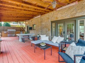 1112 S Canterbury Court , Dallas Texas 75208