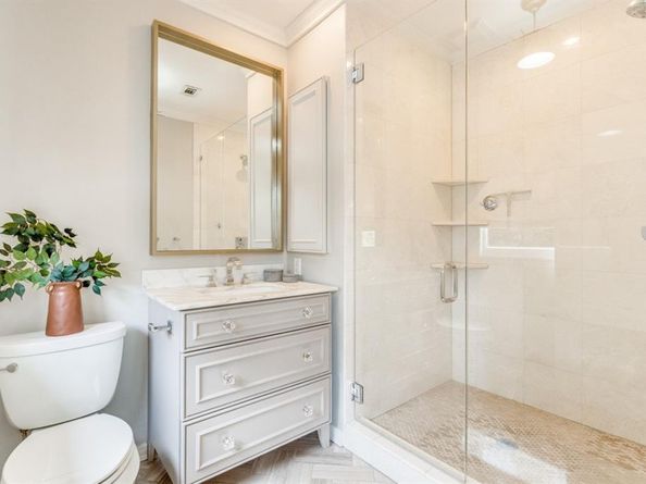 1112 S Canterbury Court , Dallas Texas 75208
