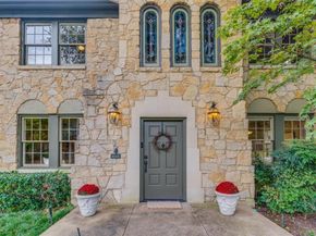 1112 S Canterbury Court , Dallas Texas 75208