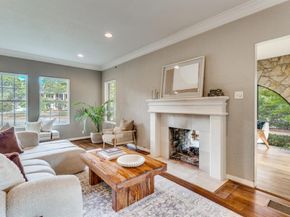 1112 S Canterbury Court , Dallas Texas 75208