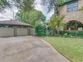 1112 S Canterbury Court , Dallas Texas 75208